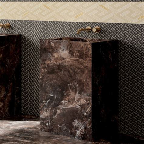 bagno versace moderno|Lavabo a pavimento .